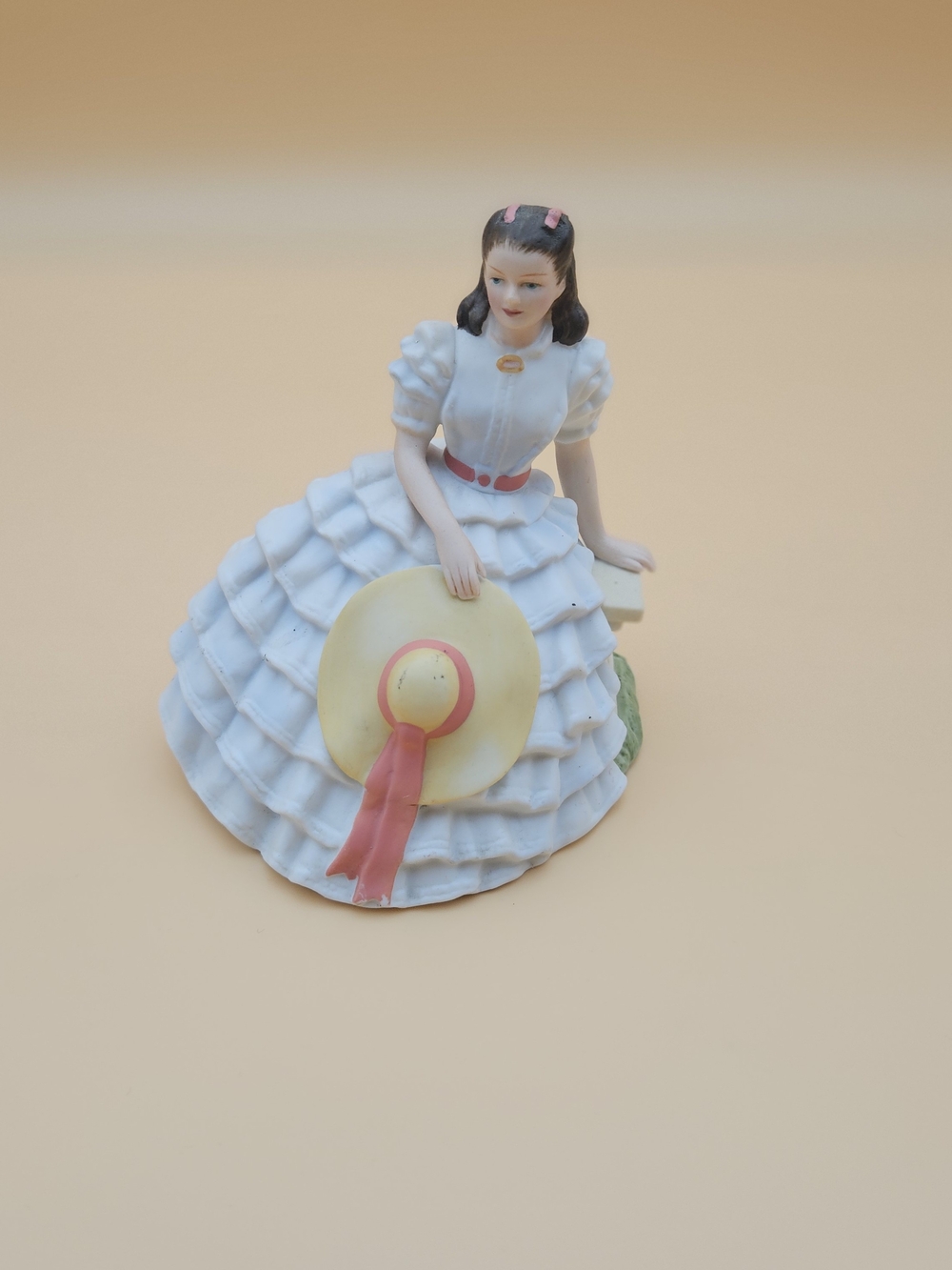 Avon Images Of Hollywood Vivian Leigh as Scarlett O'Hara Figurine 1983 VTG